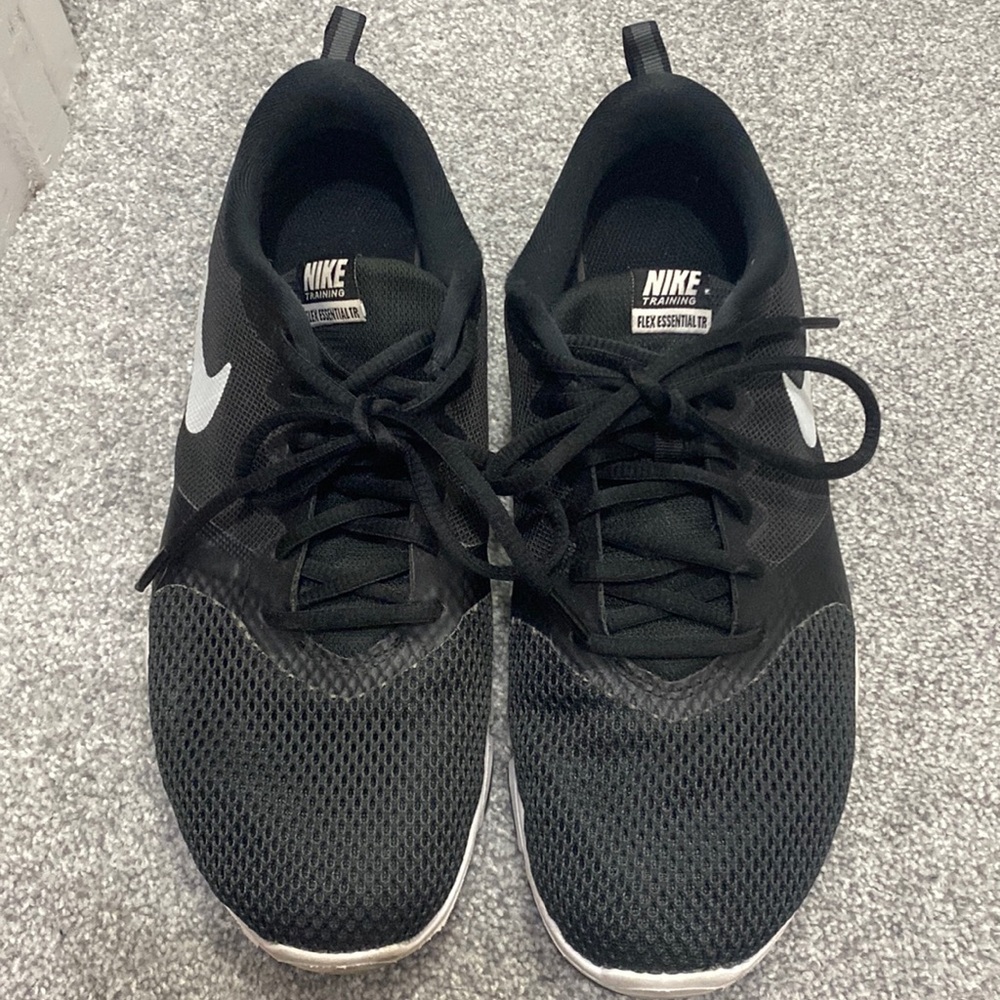 Nike Womens Flex Essential Tr Shoes, Color: Black Size: 9